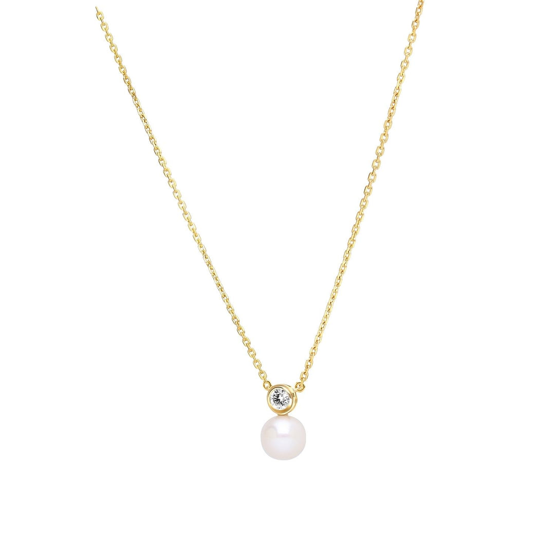 Classic Pearl: สร้อยคอเงินชุบทองคำ 23K ประดับไข่มุกน้ำจืดและ CZ ทรง Round Cut