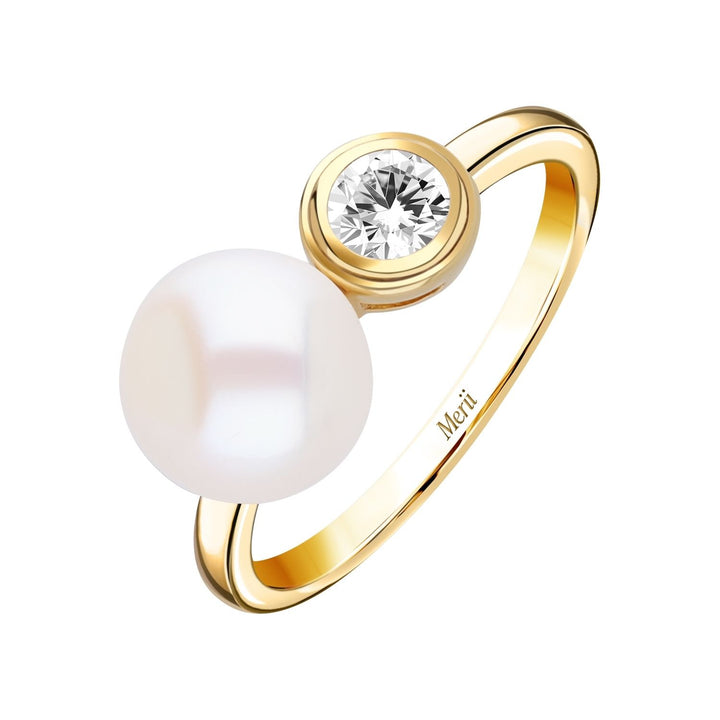 Classic Pearl: แหวนเงินชุบทองคำ 23K ประดับไข่มุกน้ำจืดและ CZ ฝังหุ้ม