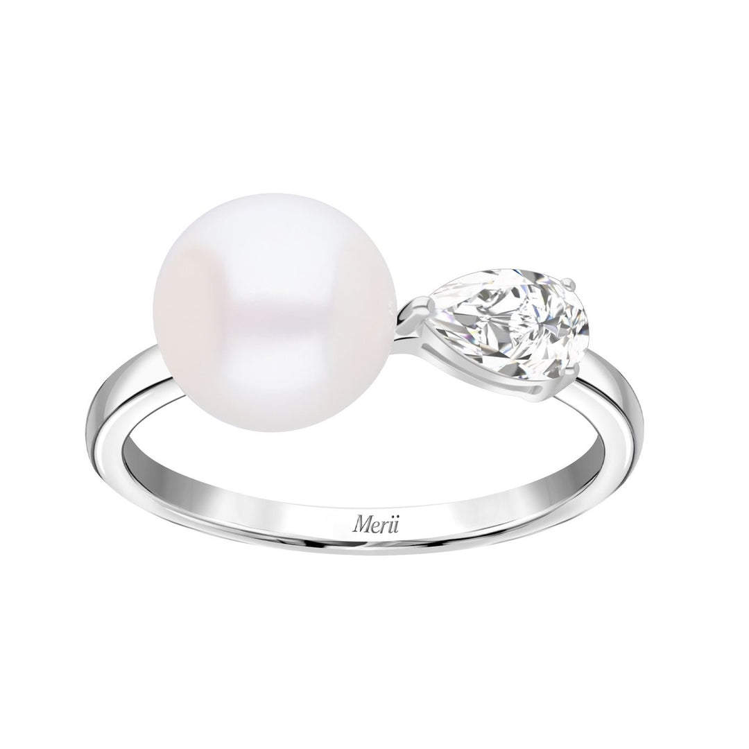 Classic Pearl: แหวนเงินชุบโรเดียม ประดับไข่มุกน้ำจืดและ CZ ทรงหยดน้ำ
