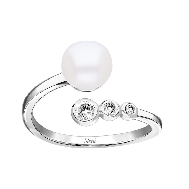 Classic Pearl: แหวนเงินชุบโรเดียม ประดับไข่มุกน้ำจืดและ CZ แบบ 3 เม็ด
