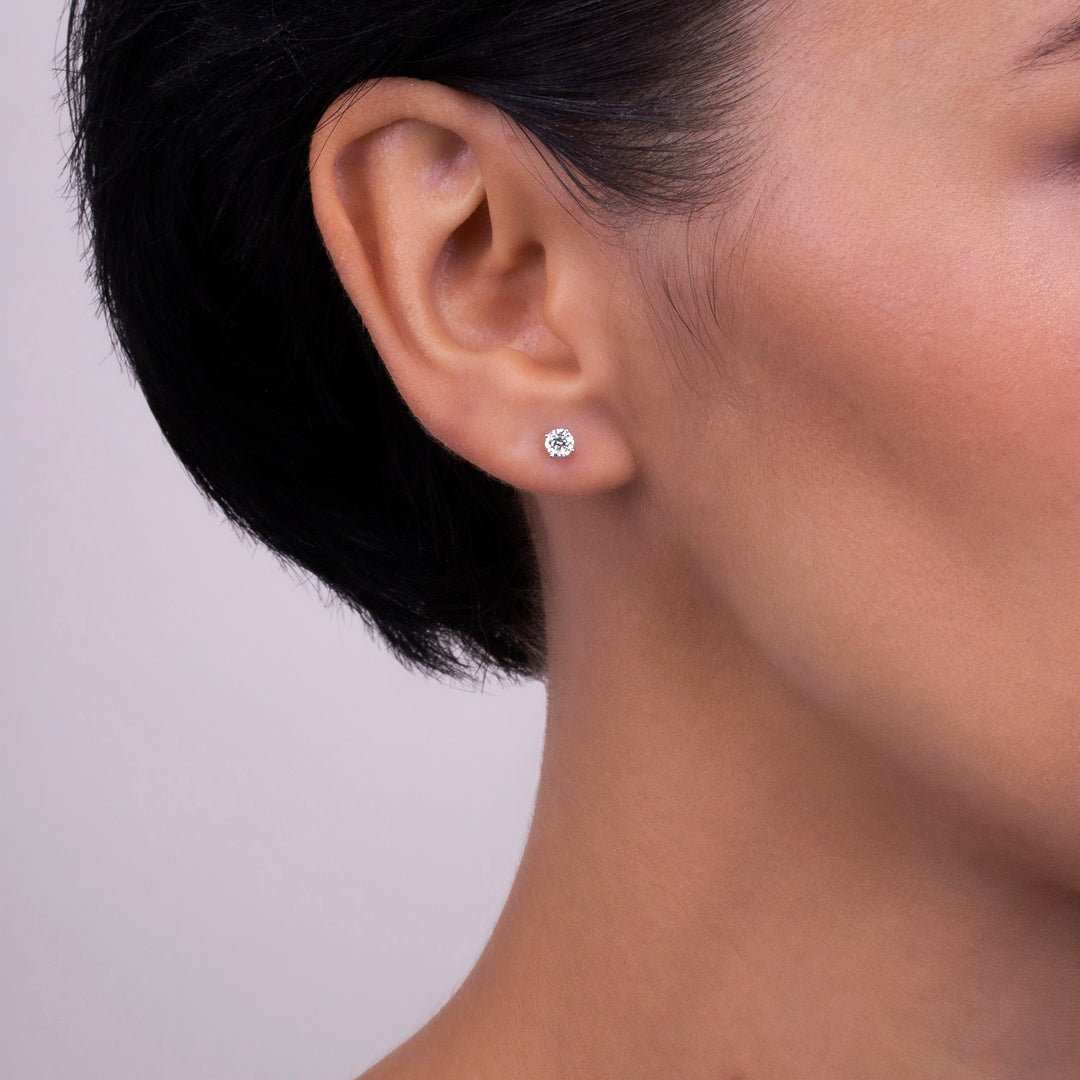 221E0071_01_Classic_100_cut_Silver_cz_round_shape_stud_earrings