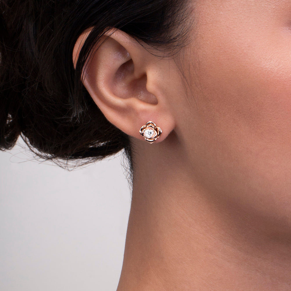 221E0297-01_Silver_heart_cut_CZ_stud_earrings