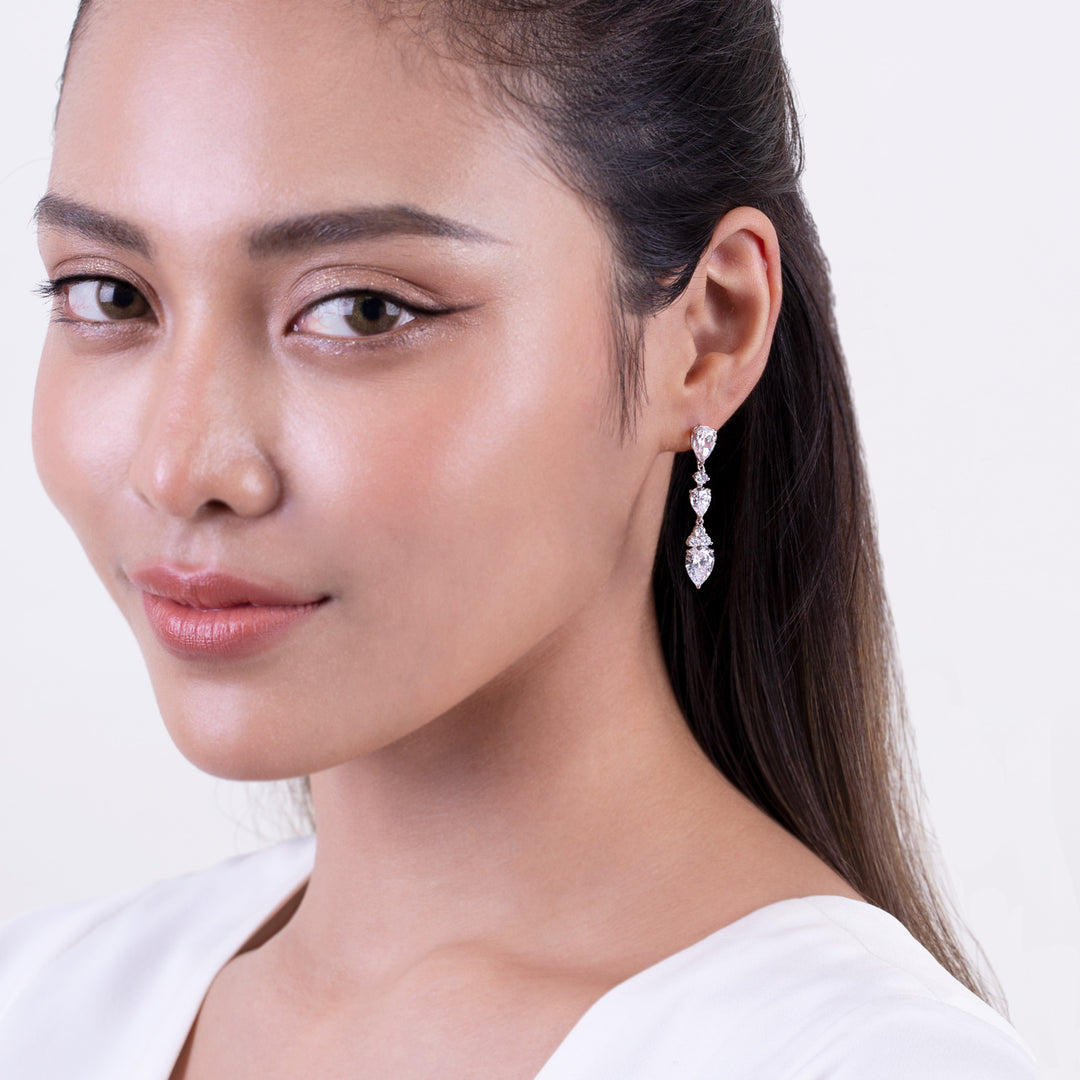 221E0324-01_Silver_CZ_long_drop_earrings