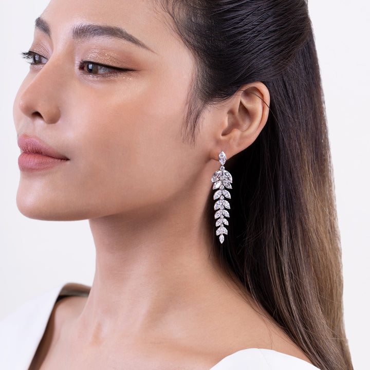 221E0392-01_Silver_CZ_long_dangle_earrings