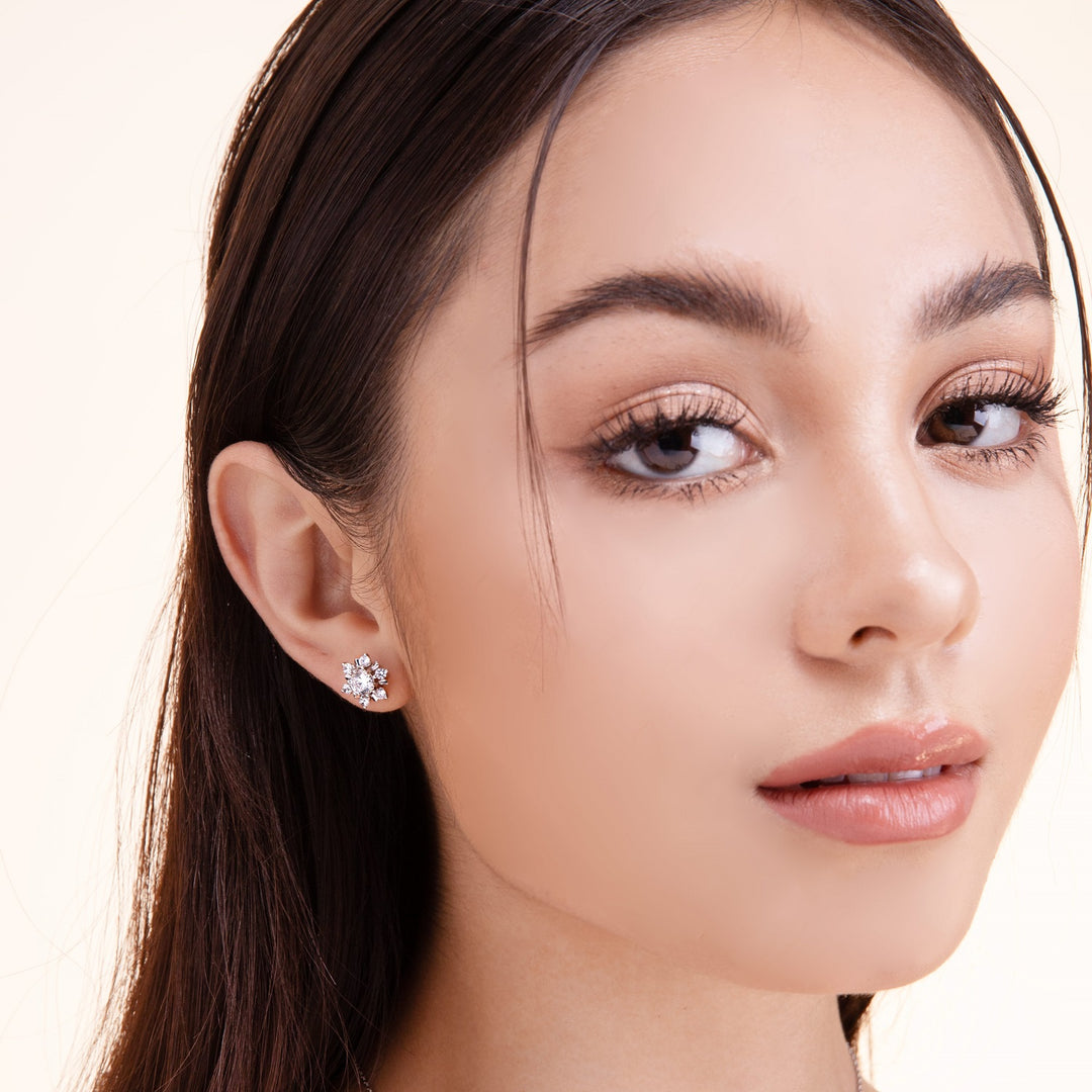 221E0566-01-Merii-Silver-with-100-facets-round-cut-cz-snowflakes-stud-earrings