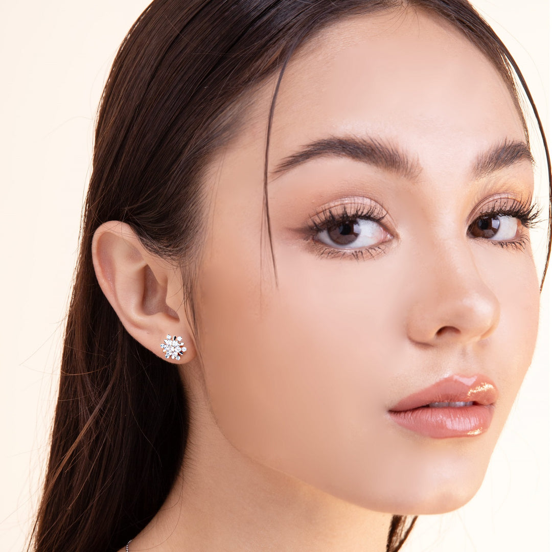 221E0567-01-Merii-Silver-with-round-cut-cz-snowflakes-stud-earrings