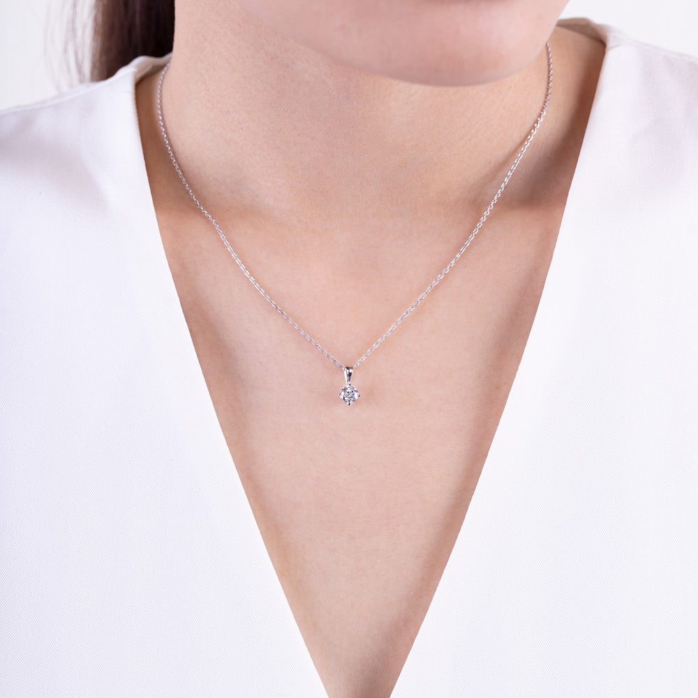 221N0074-01_Silver_100_facets_CZ_classic_solitaire_necklace