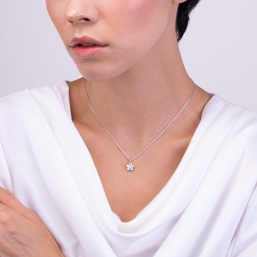 221N0309-01_Merii_FRESH_AS_A_DAISY__Daisy_flower_Necklace_Sterling_silver_and_Rhodium_Plated