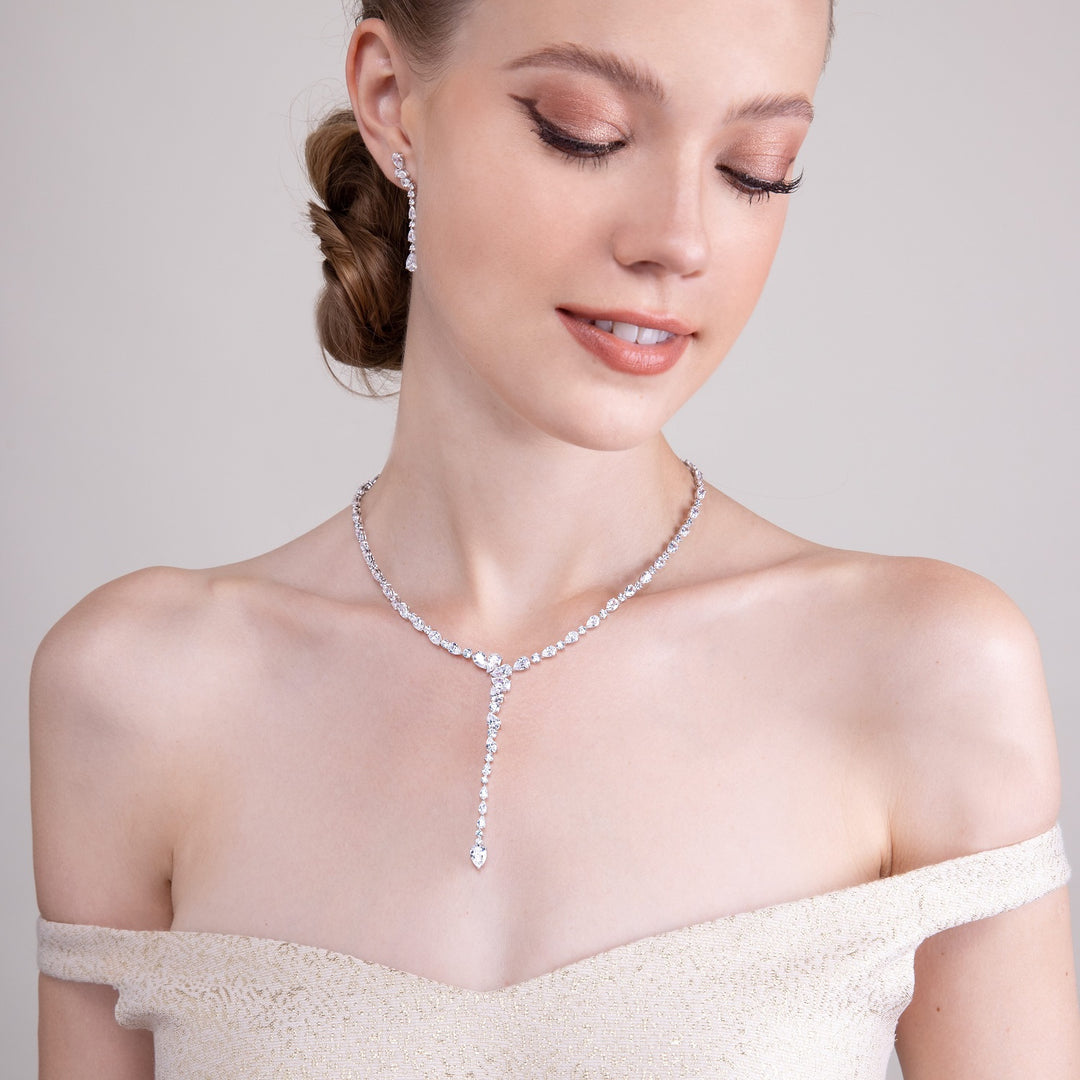 221N0372-01-Merii-Silver-with-pear-and-round-cut-CZ-teardrop-necklace