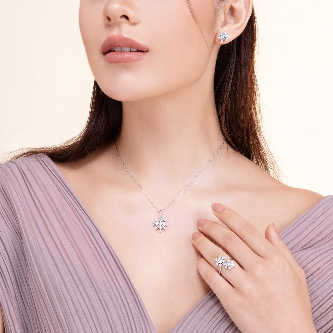 221N0381-01-Merii-Silver-with-princess-cut-cz-snowflake-pendant-with-chain-necklace