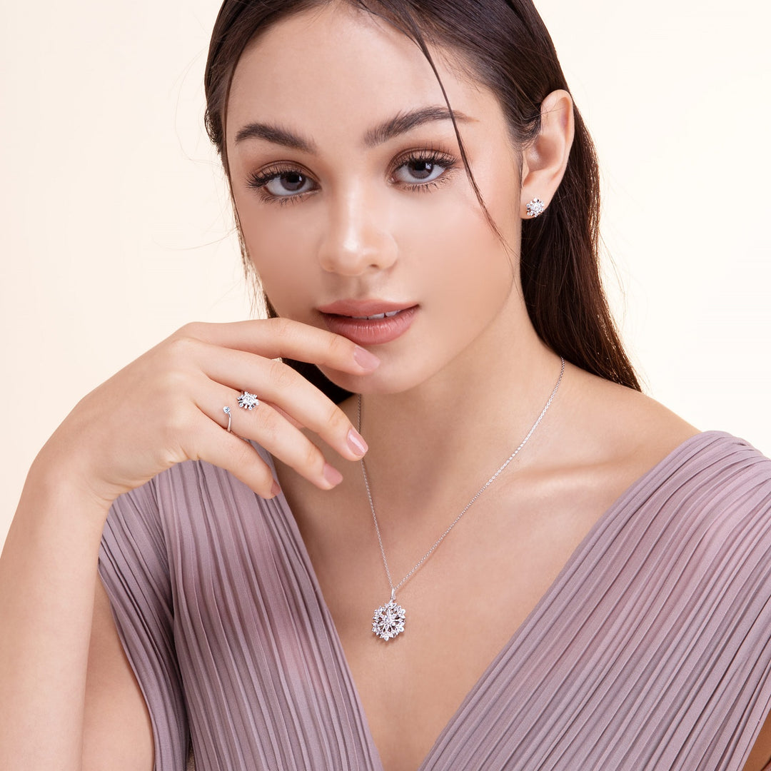 221N0382-01-Merii-Silver-marquise-cut-cz-snowflake-pendant-with-chain-necklace
