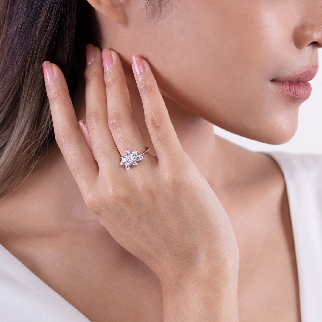221R0335_01_Laureate_Silver_cz_fancy_shape_leaf_cluster_ring