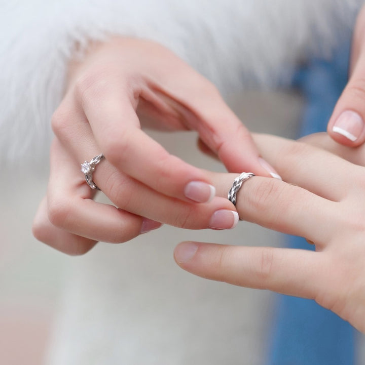 Couple-Rings-Silver-rhodium-plated-with-4.3-mm-100-cuts-CZ-twist-braid-solitaire-ring-221R0542-01