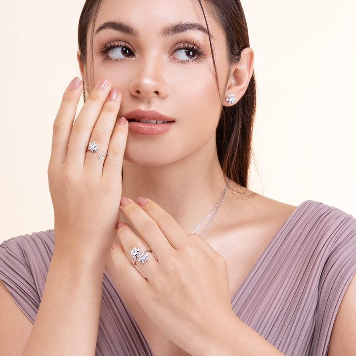 221R0557-01-Merii-Silver-with-round-cut-cz-snowflakes-open-ring