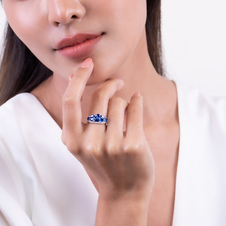 225R0141_01_Laureate_Silver_cz_blue_&_white_cluster_ring
