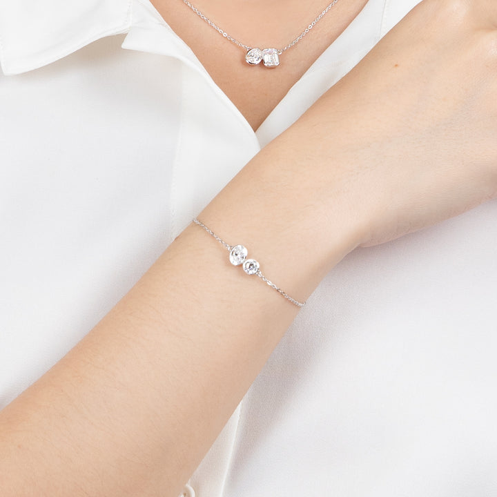 Little piece of me: สร้อยข้อมือเงินชุบโรเดียมประดับ CZ ทรงเรขาคณิต กลมและรี ดีไซน์ฝังหุ้ม