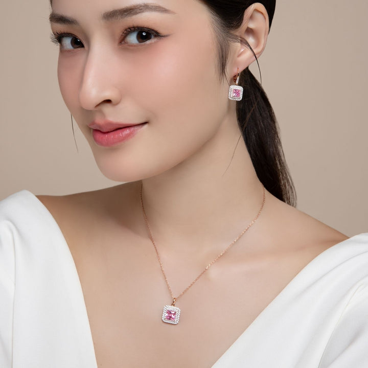 Decorum: ต่างหูเงินชุบโรสโกลด์ประดับ CZ สีชมพู ทรง Radiant Cut ล้อมเพชร CZ