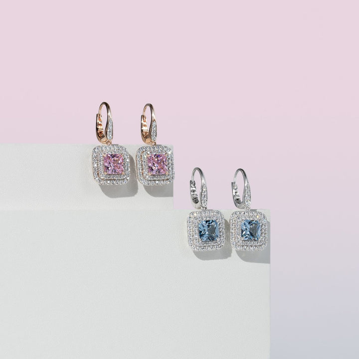 Decorum: ต่างหูเงินประดับ Synthetic Aquamarine Spinel ทรง Radiant Cut ล้อมเพชร CZ