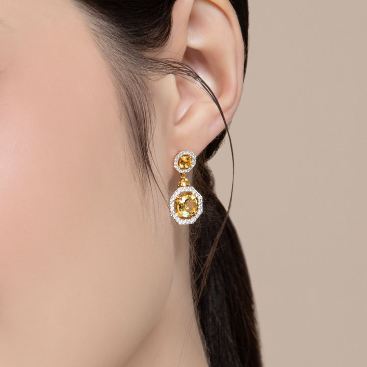 Decorum: ต่างหูระย้าเงินชุบทอง 23K ประดับ Citrine Nanocrystal ล้อมเพชร CZ