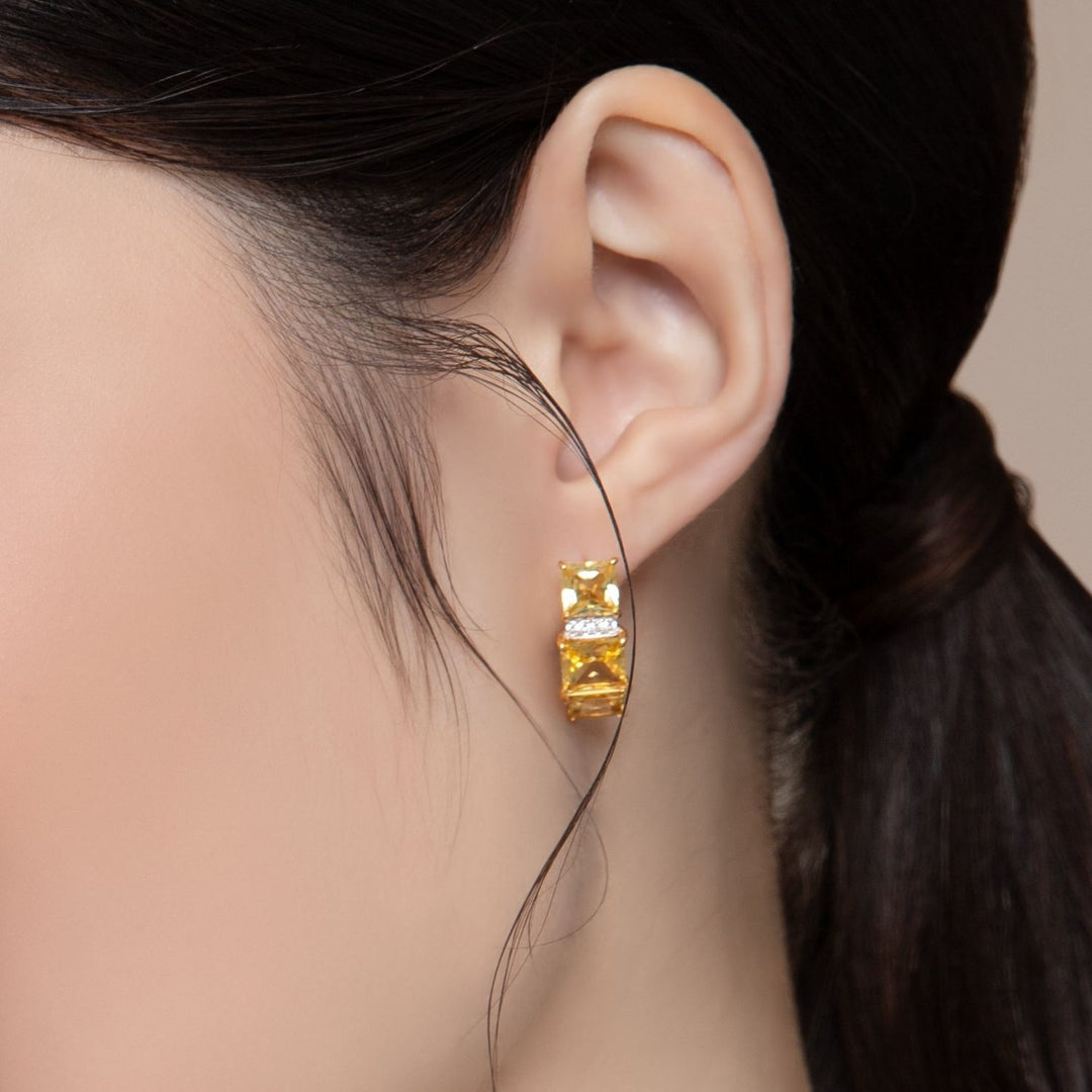 Decorum: ต่างหูสตั๊ดเงินชุบทอง 23K ประดับ Citrine Nanocrystal ทรง Princess Cut