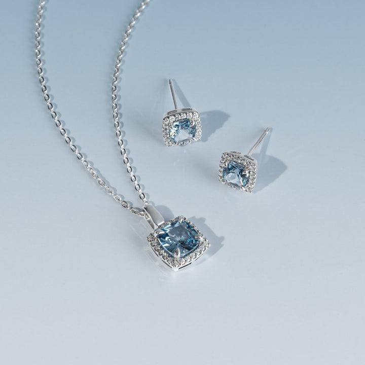 Decorum: สร้อยคอพร้อมจี้เงินประดับ Synthetic Aquamarine Spinel ทรง Square Cut ล้อมเพชร CZ