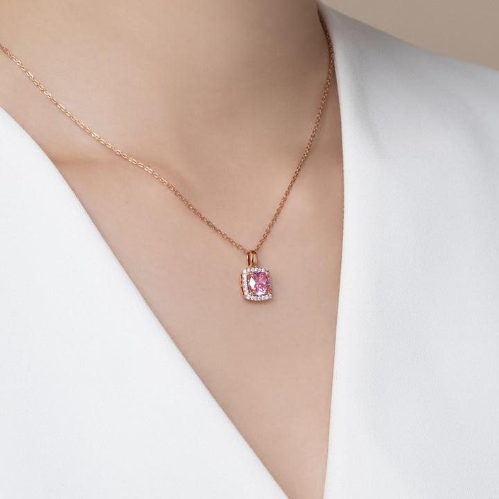 Decorum: สร้อยคอพร้อมจี้เงินชุบโรสโกลด์ประดับ CZ สีชมพูทรง Square Cut ล้อมเพชร CZ