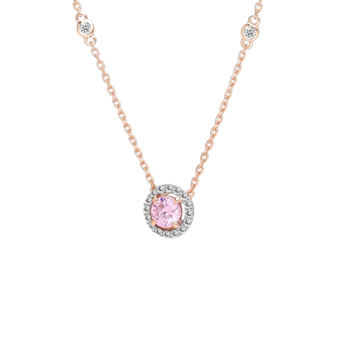 Decorum: สร้อยคอพร้อมจี้เงินชุบโรสโกลด์ประดับ CZ สีชมพู ทรง Round Cut และ CZ