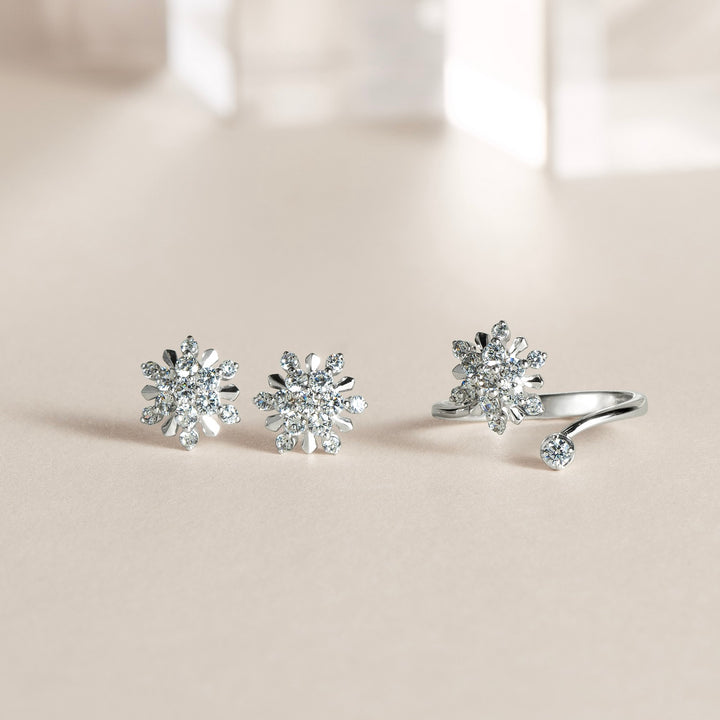 221E0567-01-Merii-Silver-with-round-cut-cz-snowflakes-stud-earrings