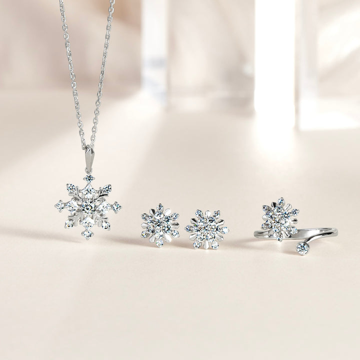 221N0381-01-Merii-Silver-with-princess-cut-cz-snowflake-pendant-with-chain-necklace